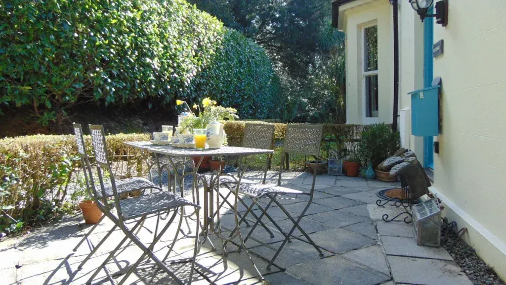 Outdoor patio and seating at Mulberry