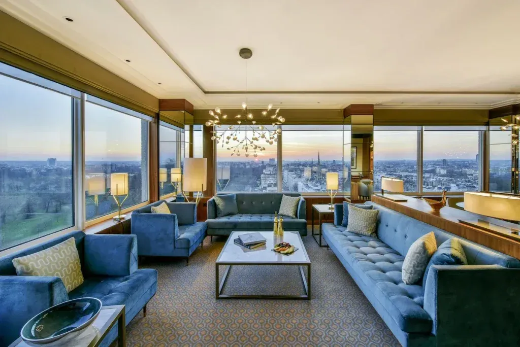Royal Lancaster London, Hyde Park 3 Suite lounge at Royal Lancaster London with blue sofas, armchairs and panoramic windows